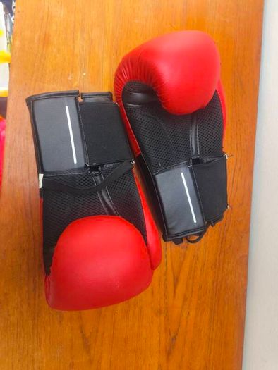 decathlon boxing gloves size 10oz