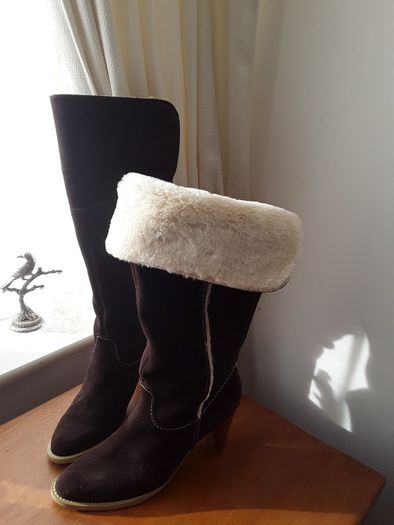 ladies high heeled boots