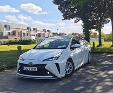 Toyota Prius JDM High-spec 5 SEATER
