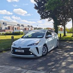 Toyota Prius JDM High-spec 5 SEATER
