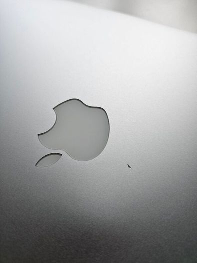 15" MacBook Pro 2015 with i7 & R9