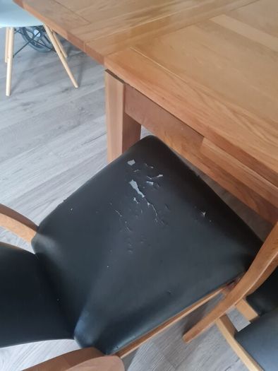 kitchen wooden table extendable in VGC with leather chairs