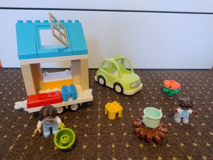 Lego Duplo Family House on Wheels 10986