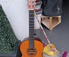 Classical guitar BARGAIN
