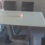 Table and chairs Image 2