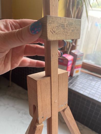 Easel