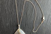 Silver chain &amp; mother pearl necklace