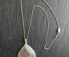 Silver chain & mother pearl necklace