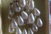 old drop pearl broach