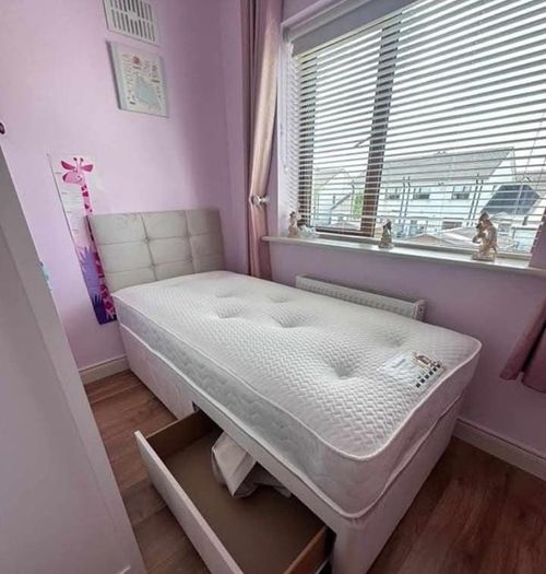 New Stylish Double 4ft, 4ft6, King 5ft And 6ft Superking Sizes Divan Beds Instock. Drawers And Optional Tufted Mattresses Available. Free Delivery