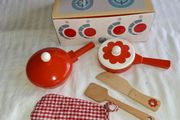 Wooden toy pan set
