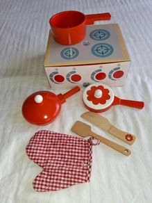 Wooden toy pan set
