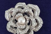 Vintage beautiful rose brooch.