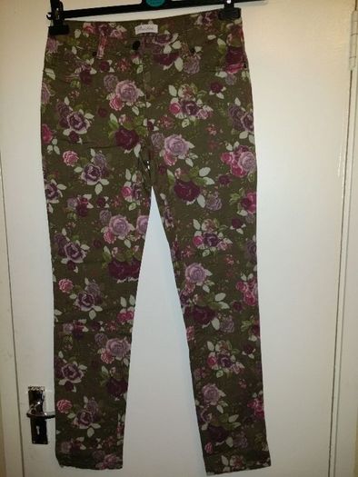Brand new genuine Aniston skinny jeans with zips size UK14 EUR40/42 Postage included