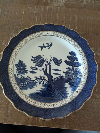 Small decorative plate