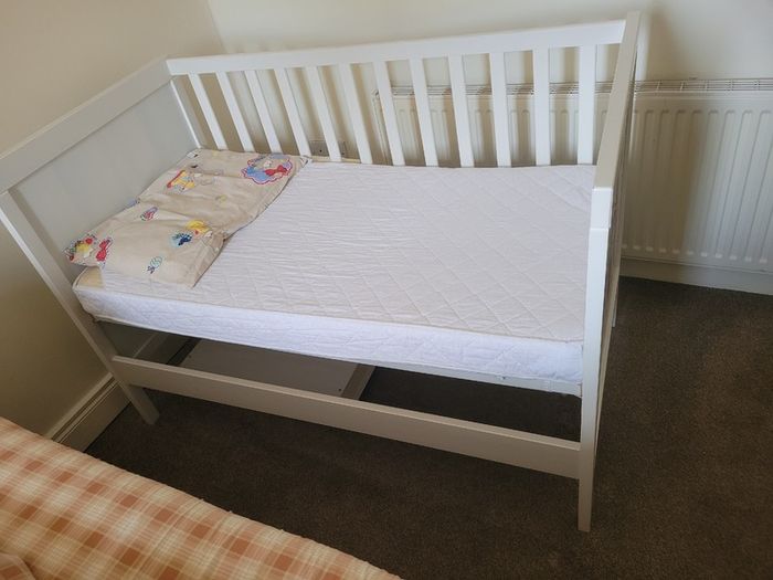 Baby cot with mattress