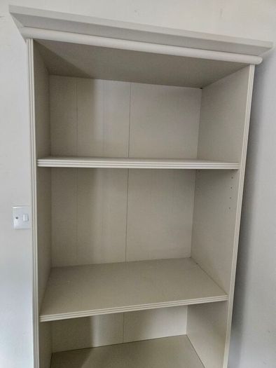 Bookcase/book shelves