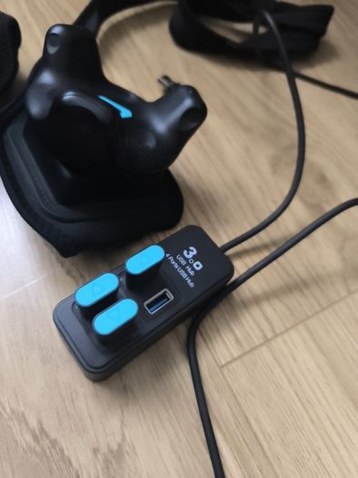 Vive 2.0 tracker with dongle and trackstrap battery bank