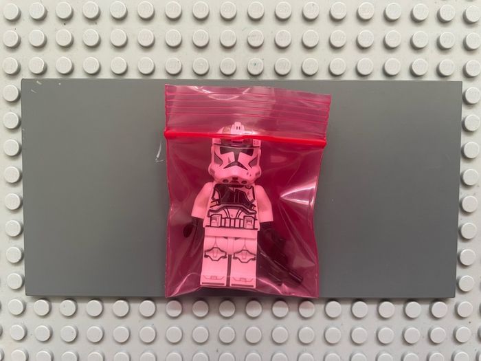 lego Star Wars sw1236 Clone Trooper Gunner (Phase 2) minifigure- Dirt Stains, Nougat Head, Helmet with Holes