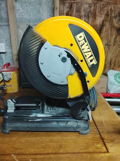 dewalt 240v steel cutting mitre saw with blade 12inch