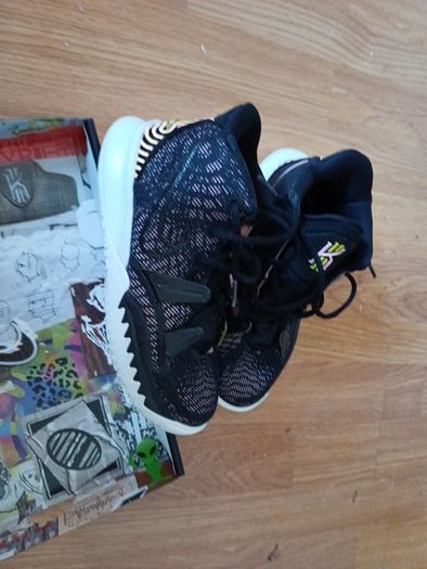 Size 4 kyrie 7 basketball runners