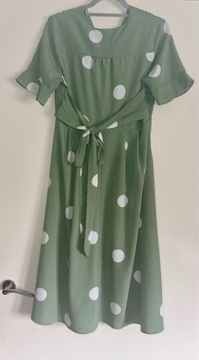 green dress