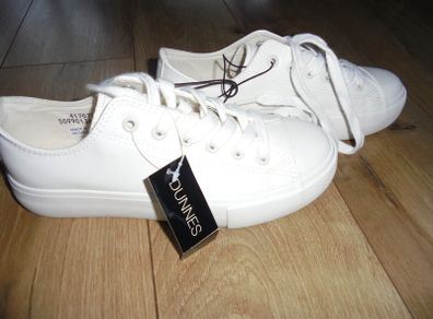 Girls trainers / size 4 /