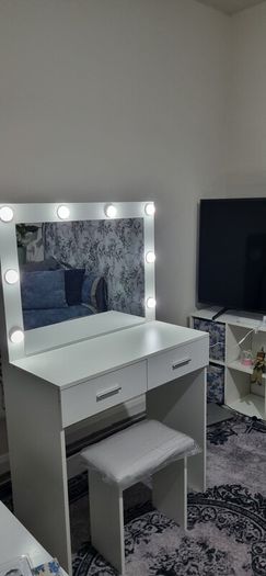 dressing table with stool New