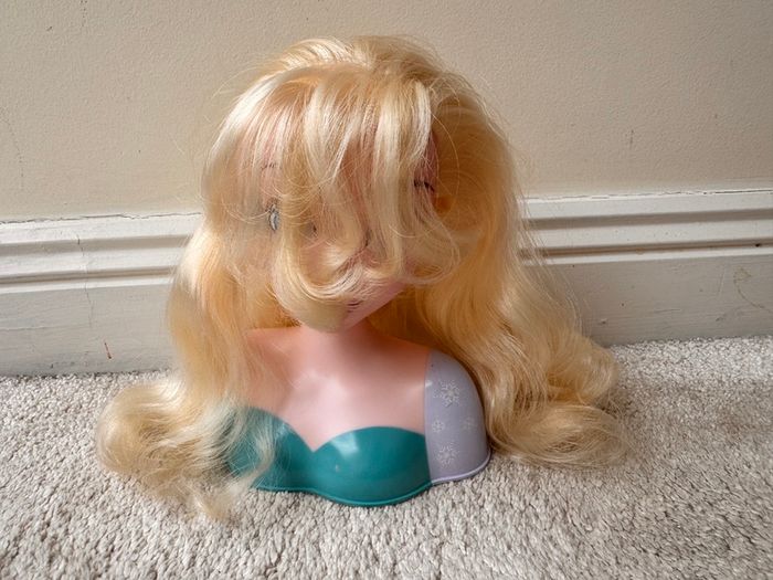 Disney Frozen Elsa Styling Head Used approx. 20 cm. Please see photos