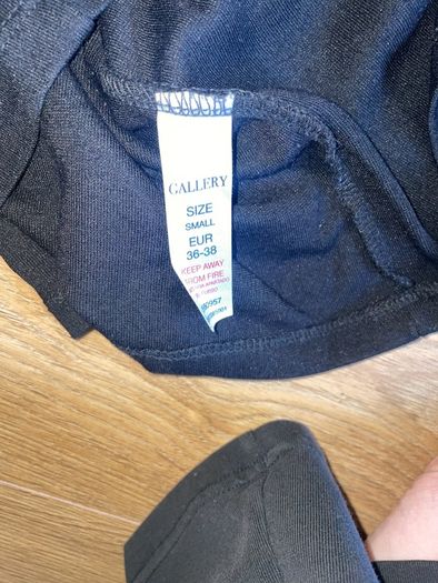 top gallery black size 10-12