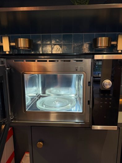 6 X Bosch 25L Built-In Microwave