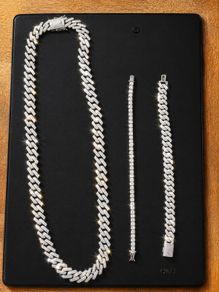 Silver chain and bracelet flooded with moissanites