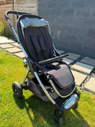 Mamas & Papas Flip3 Travel System Stroller  and Carrycot