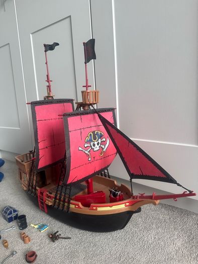 Pirate ship playmobil fun toy
