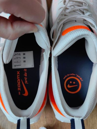 Running shoes Nike Invincible 3