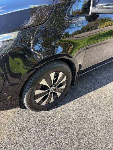 Mercedes eqv