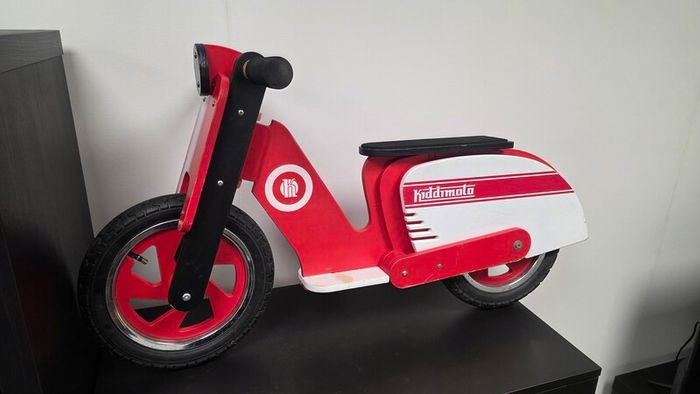 Kiddimoto Vespa balance bike