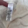 white blankets Image 5