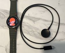 Samsung Galaxy Watch7 40mm Bluetooth SM-L300 + Charger