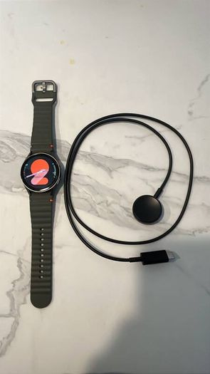 Samsung Galaxy Watch7 40mm Bluetooth SM-L300 + Charger