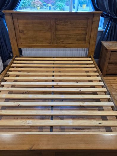 oak king and lockers to match
