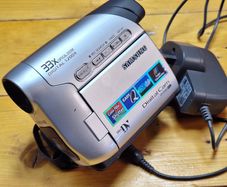 Samsung VP-D362 MiniDV Digital Camcorder