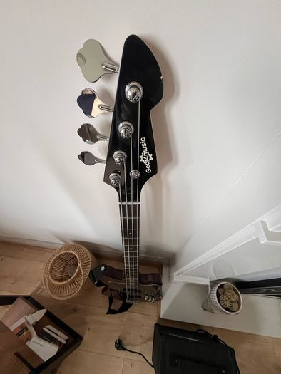Full Bass Guitar Starter Kit .Amp, Headphones, Bag and Accessories