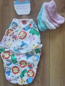 FISHER PRICE Swaddle + 3 pair of socks