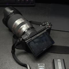 sony a5100 + tamron 18-200 + 2 batteries and 32 gb sd card