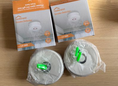 2 x Safenest Smoke Detectors
