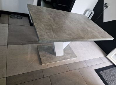 Extendable Dinning Table