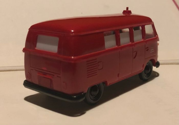 Wiking Volkswagen Fire Van 1:40 scale.