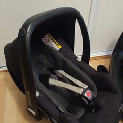 Maxi-Cosi infant car seat with ISOFIX base