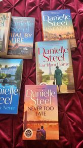 Danielle steel books (9)